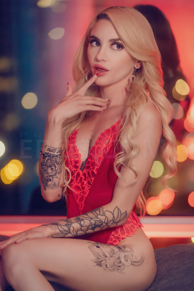 Adult Star Lola Fae