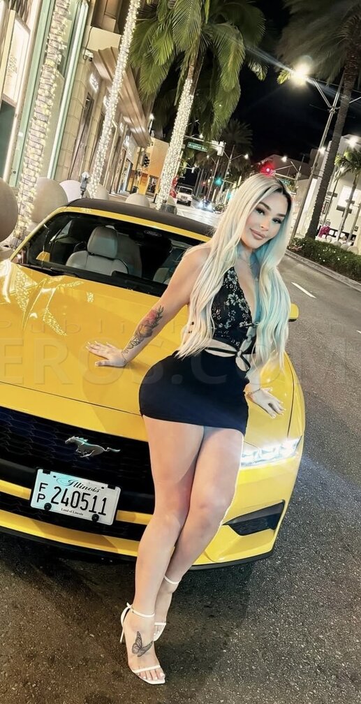 Bombshell Kelsey TS