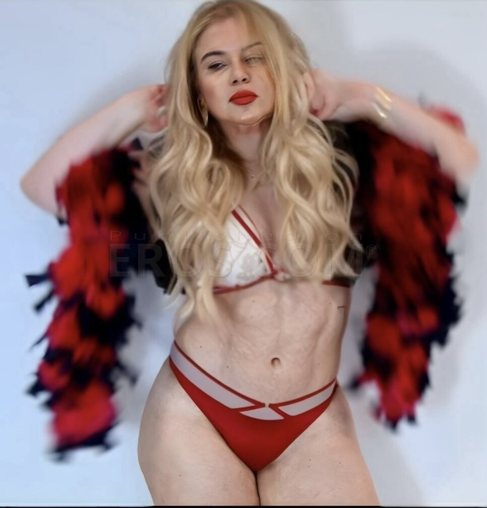 Nikki Blonde Bombshell