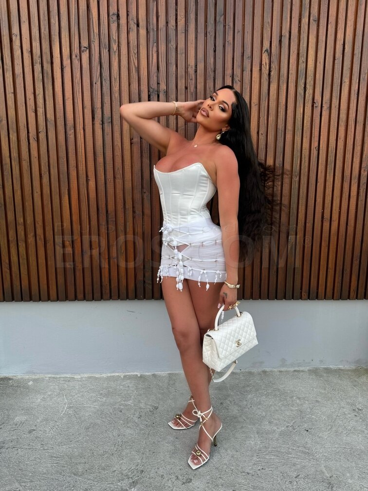 VIP Lauren Cox