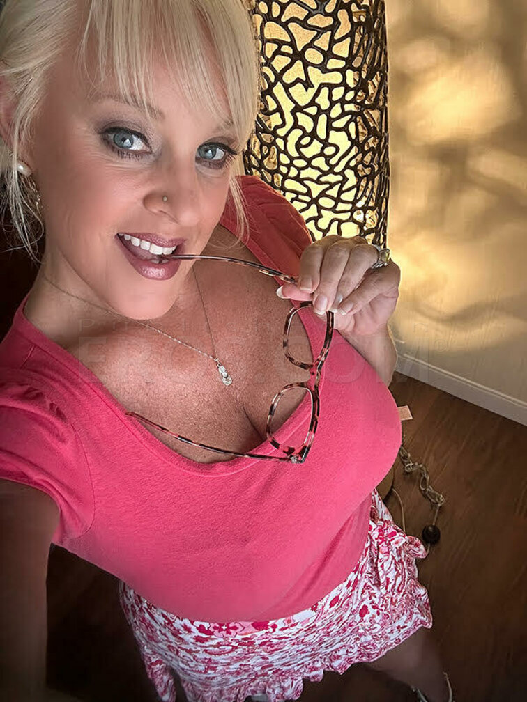 Alexis Golden Adult Superstar