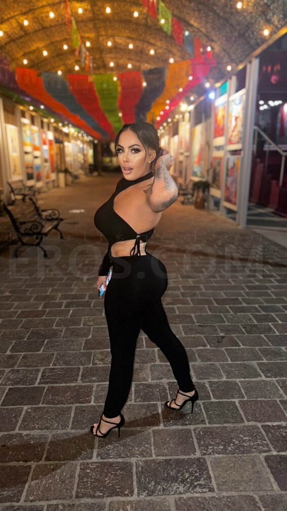 Mikayla Monet