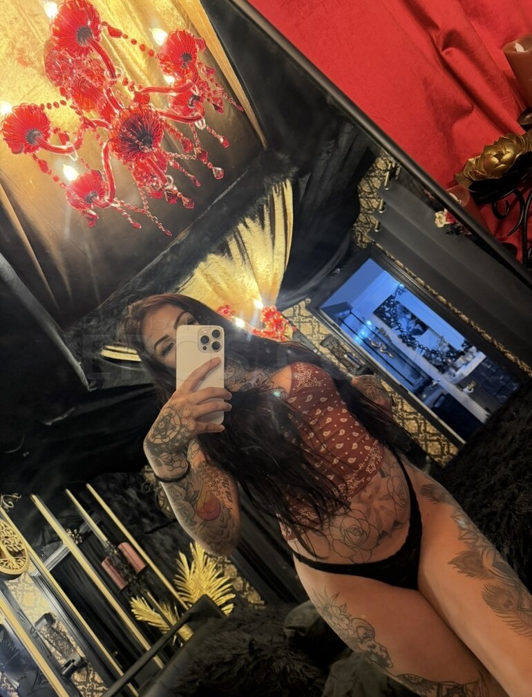 Trixy Rose