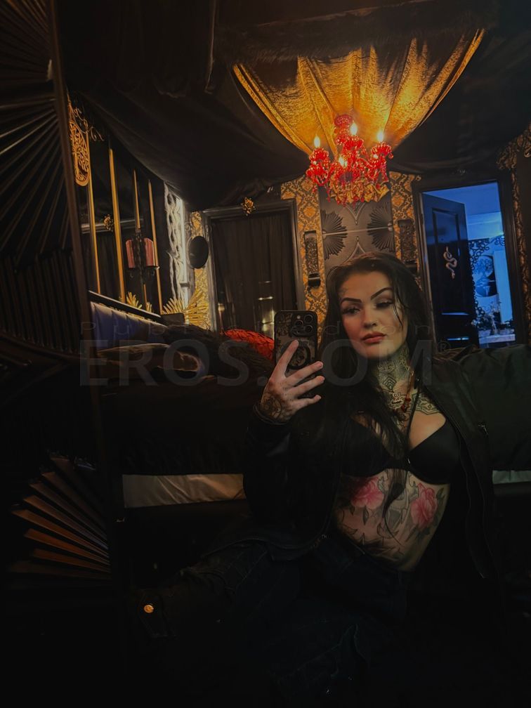 Trixy Rose