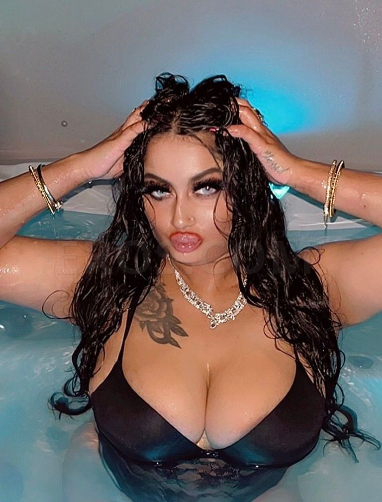 Riya Patel, Your Exotic Bombshell