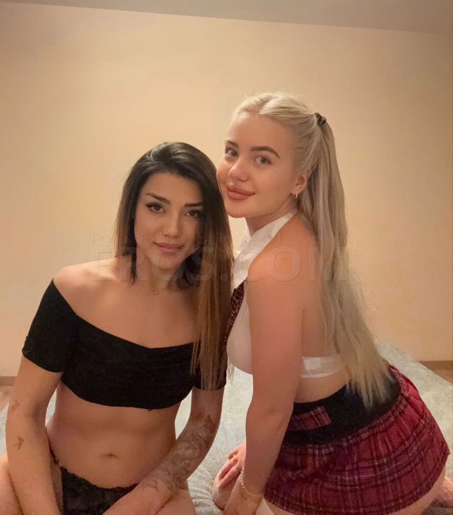 Celine and Kira in Kansas