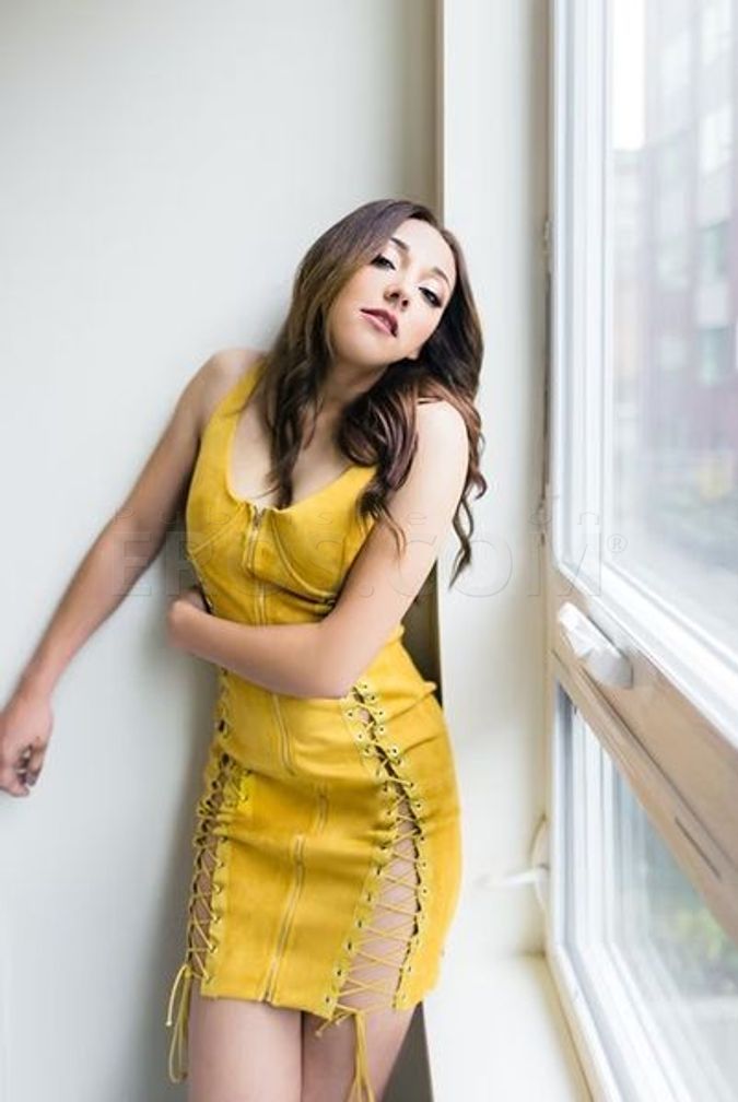 Model Estella