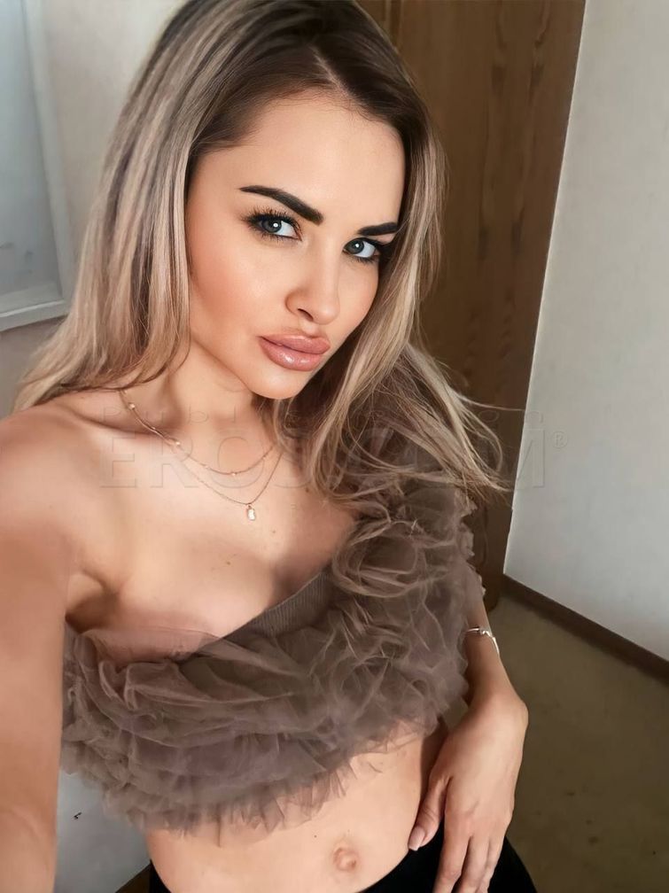 VIP Gorgeous blond European