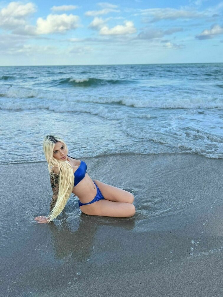 STAR MODEL IN FT LAUDERDALE