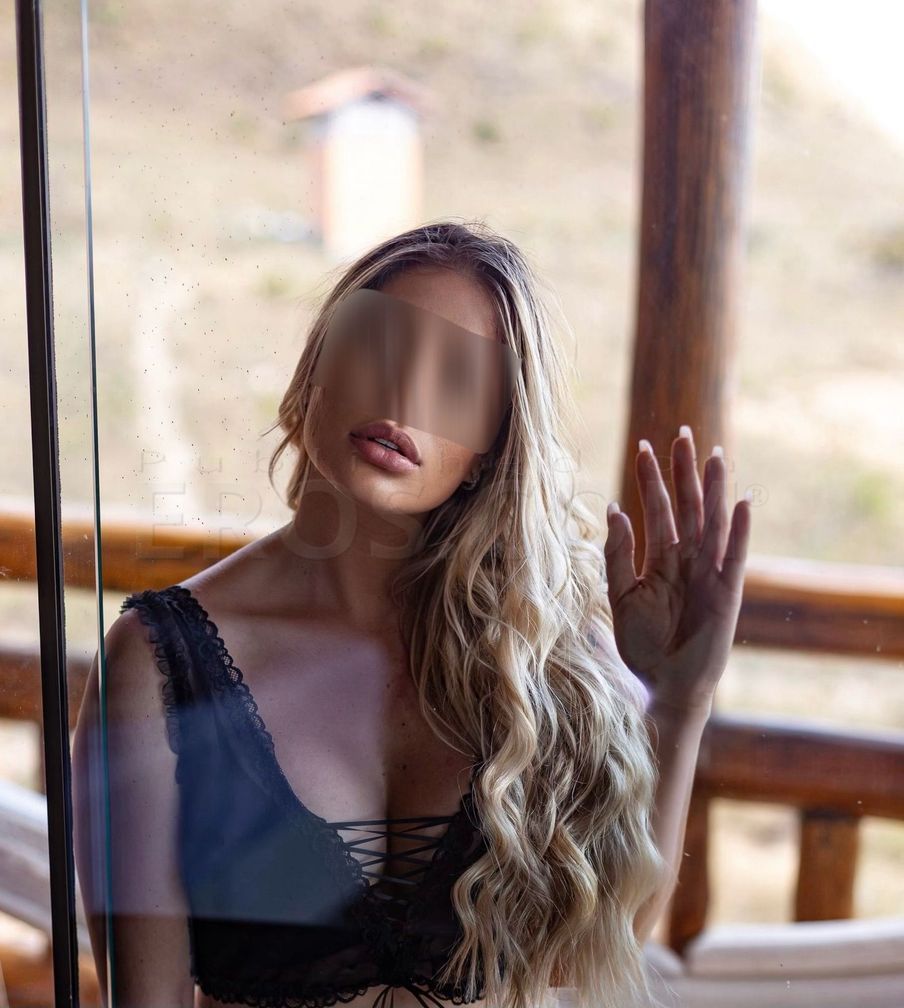 Zoe Lee