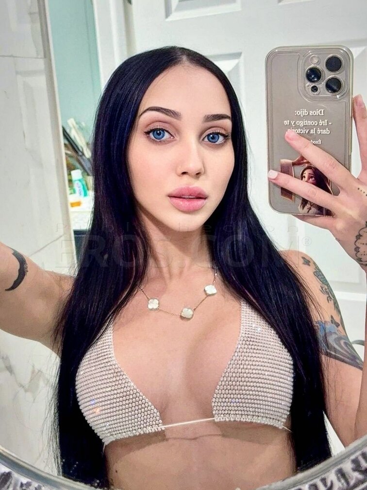 Luna Khalifa