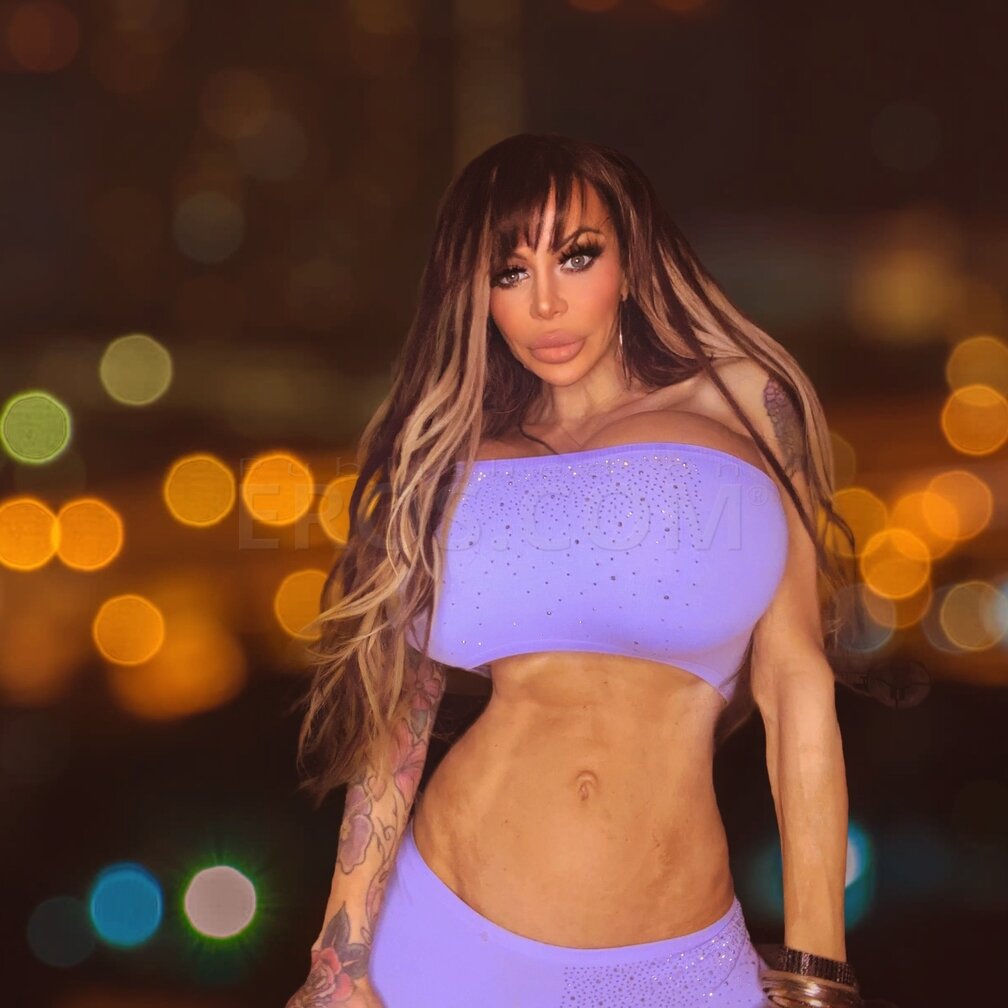 VIP Danielle Derek
