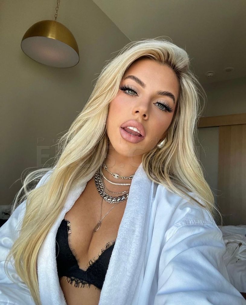 Pornstar Allie Nicole