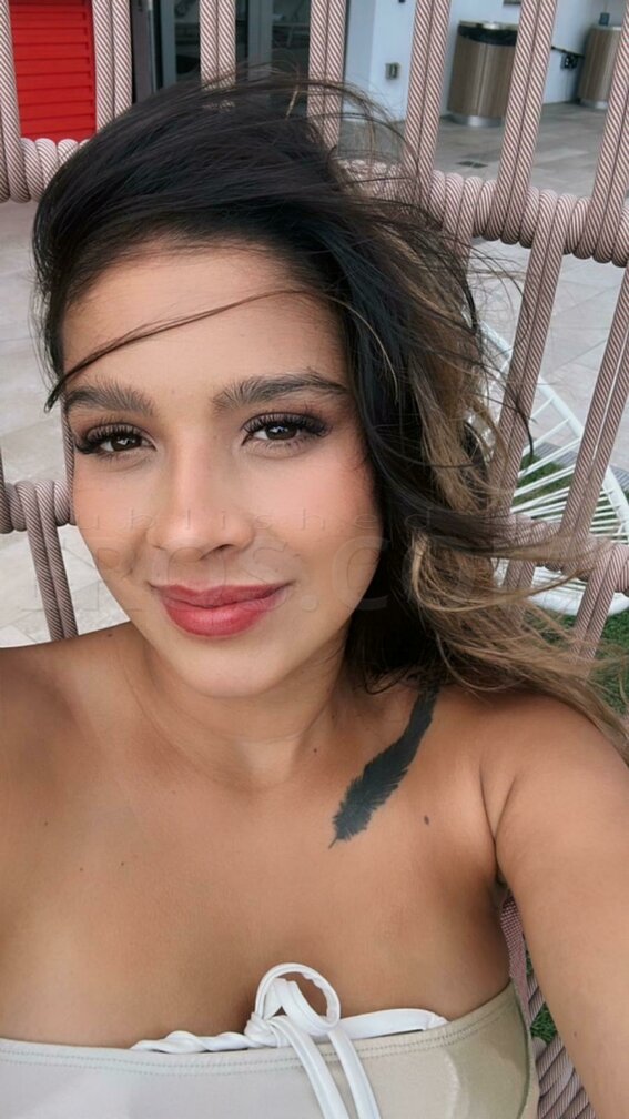 Emily Latina
