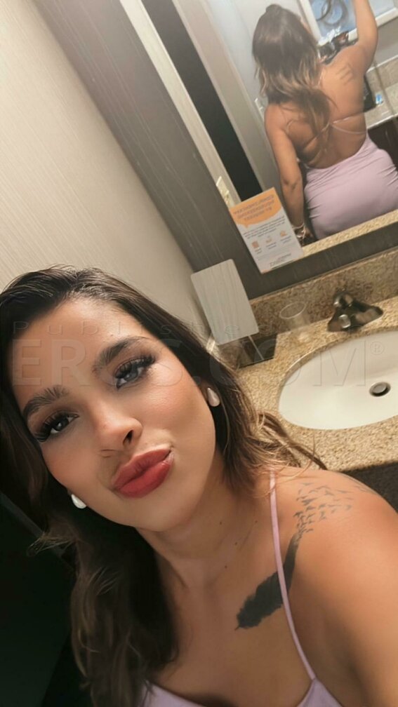 Emily Latina