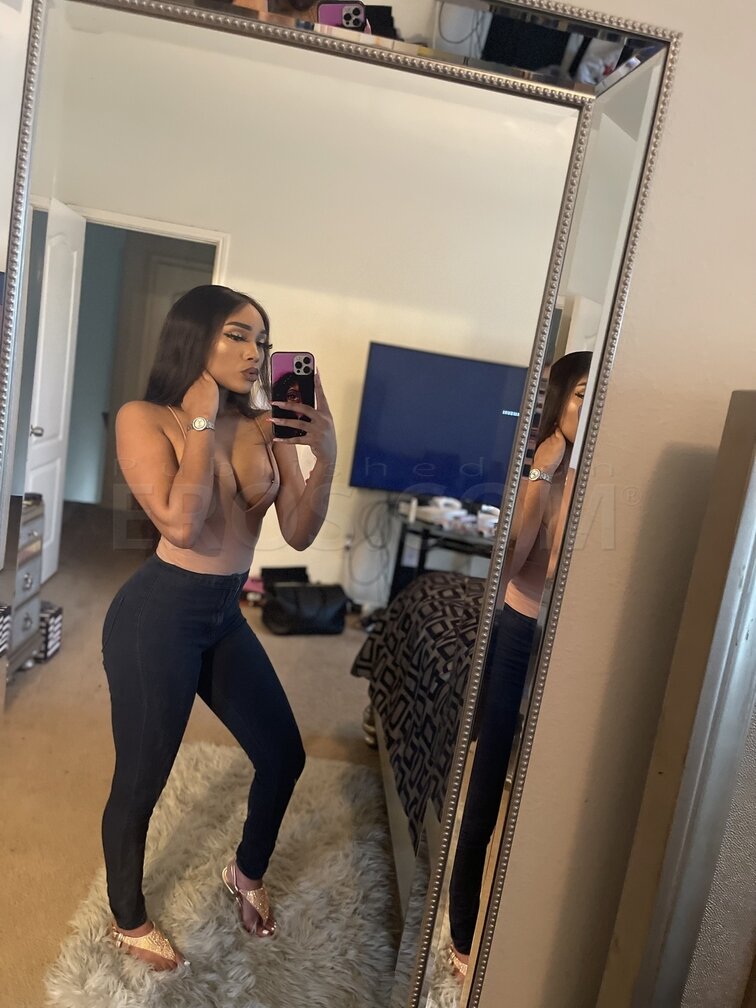 Lola Monae