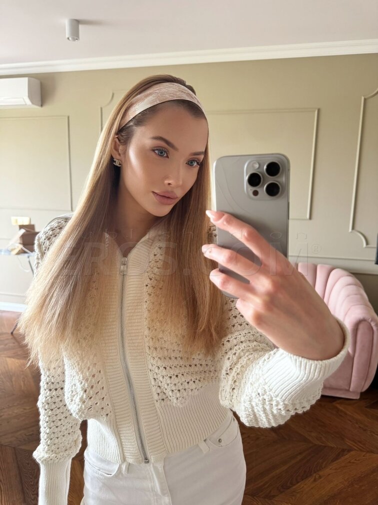 MIA BLOOM