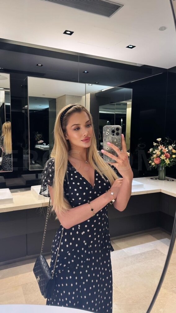 MIA BLOOM