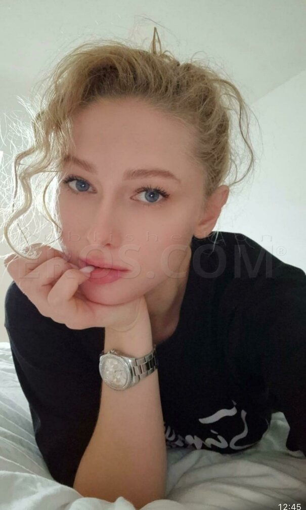 Kristina in Wes Hollywood