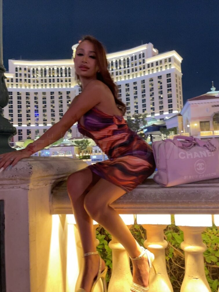Chloe V