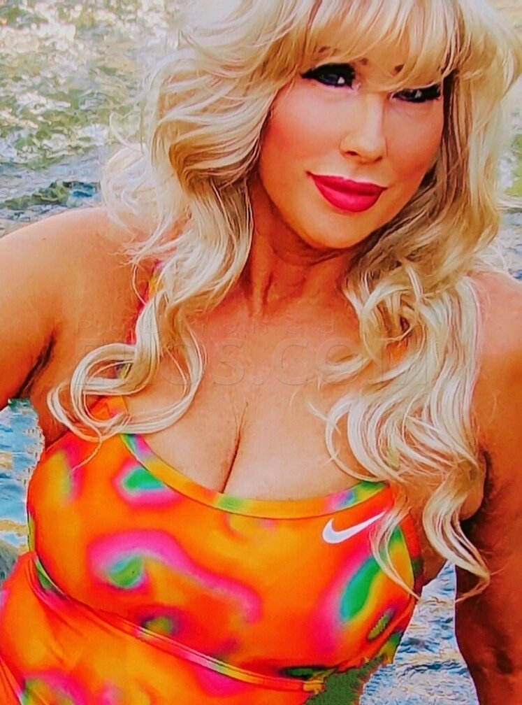 Blonde Tabatha