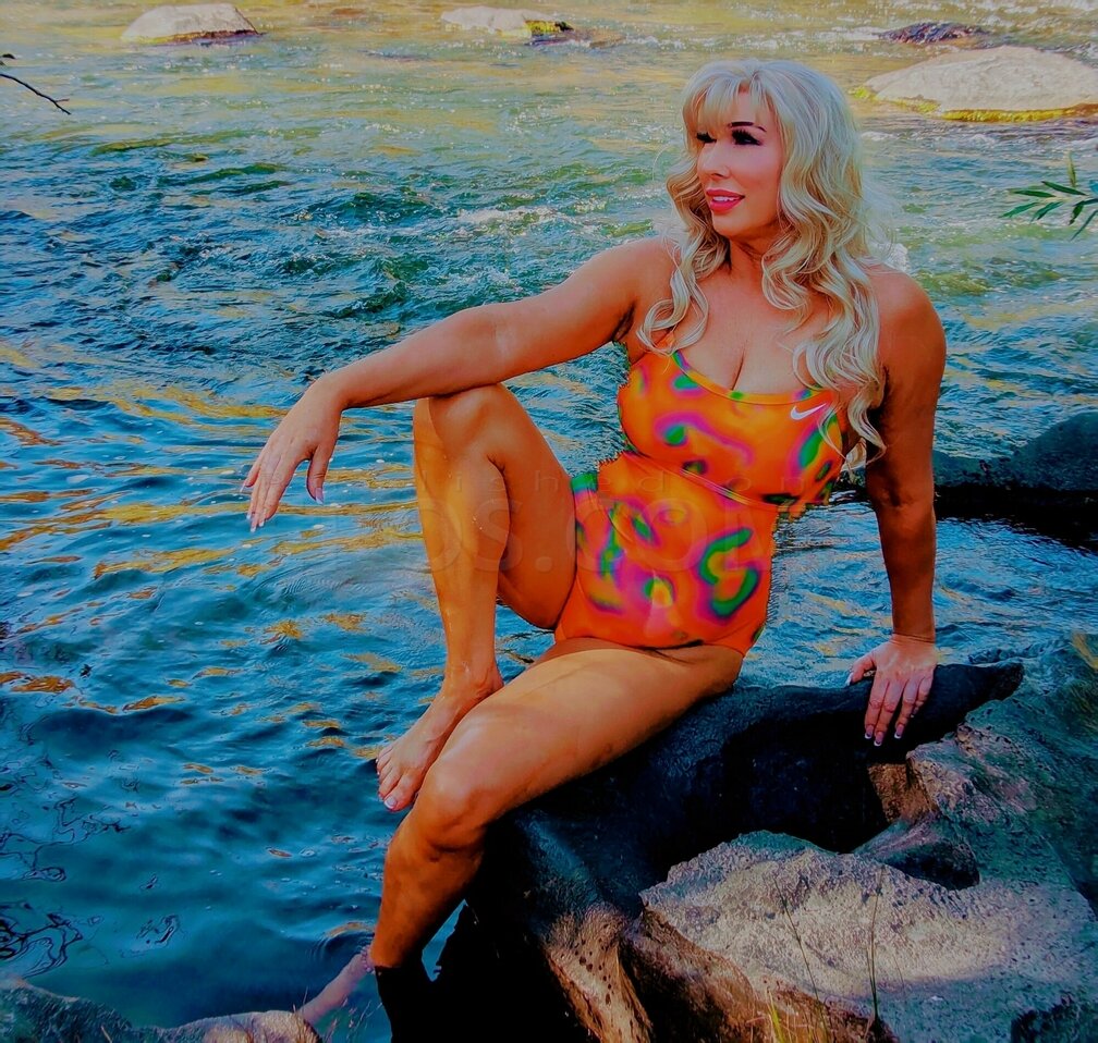 Blonde Tabatha