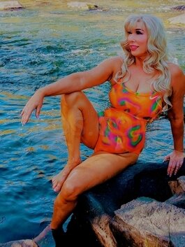 Blonde Tabatha