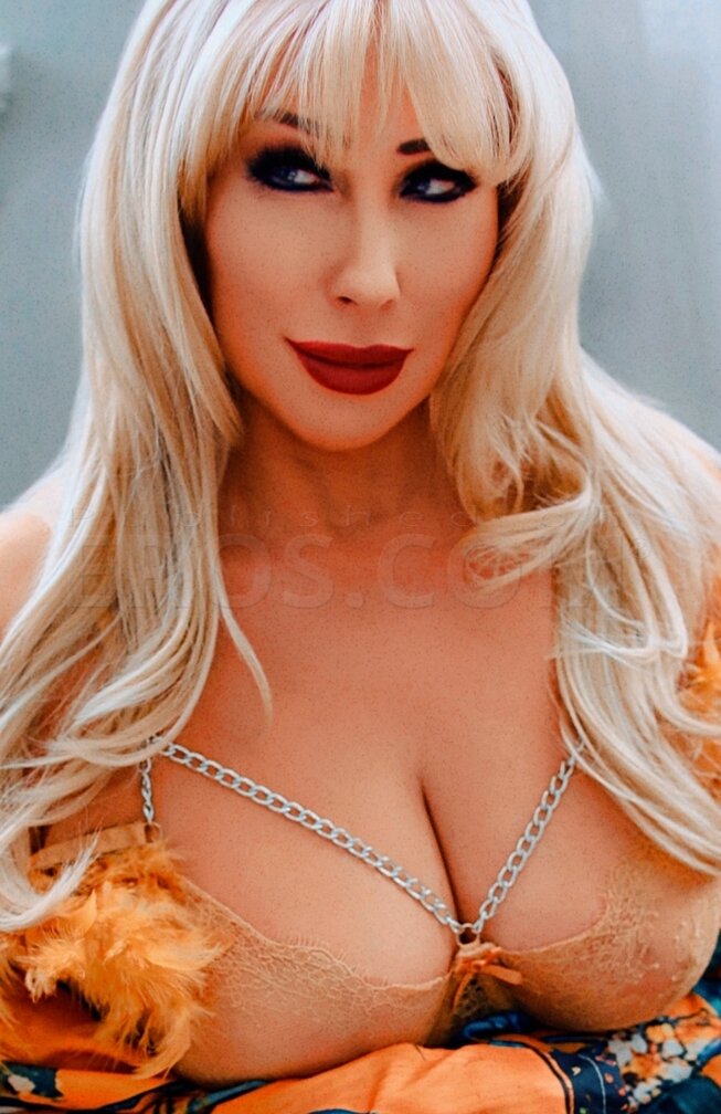 Blonde Tabatha