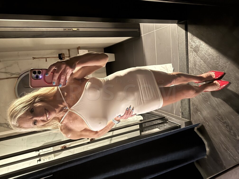 Dolly Jewel - Hardbody Goddess