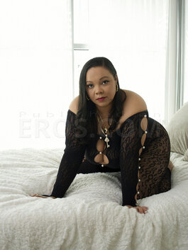 Luscious Lisa XO Your Upscale Bunny