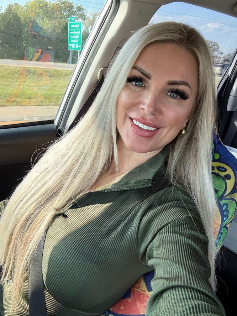 TOP RATED EXCLUSIVE COURTNEY