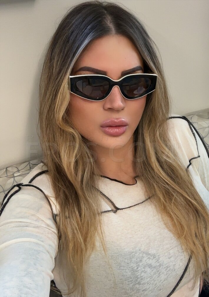 MISS J