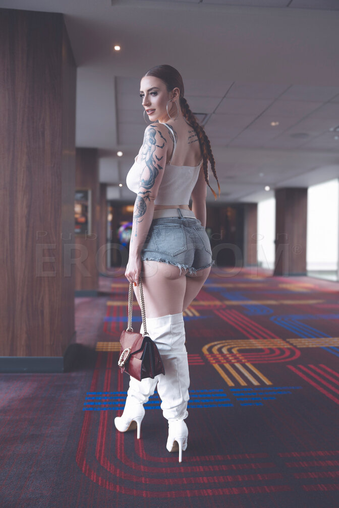 Pawg Emily