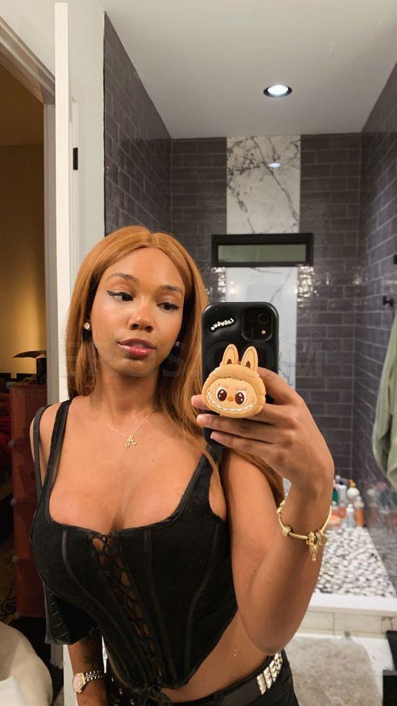 Superstar Lacey London