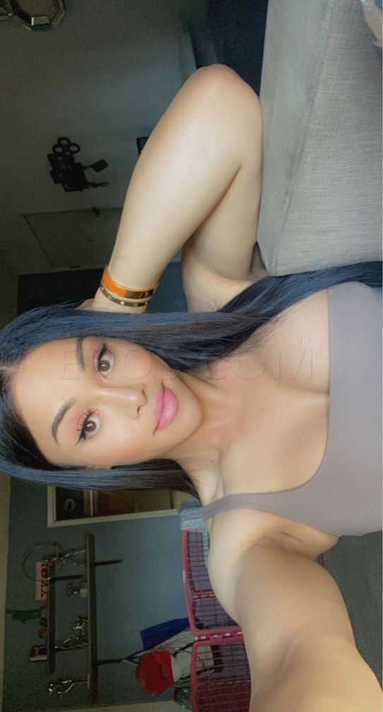 Asian Nyviah in Naples