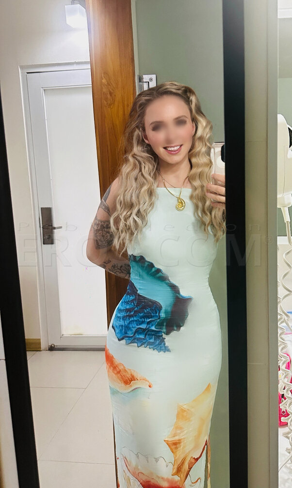 Touring Elle Sutton