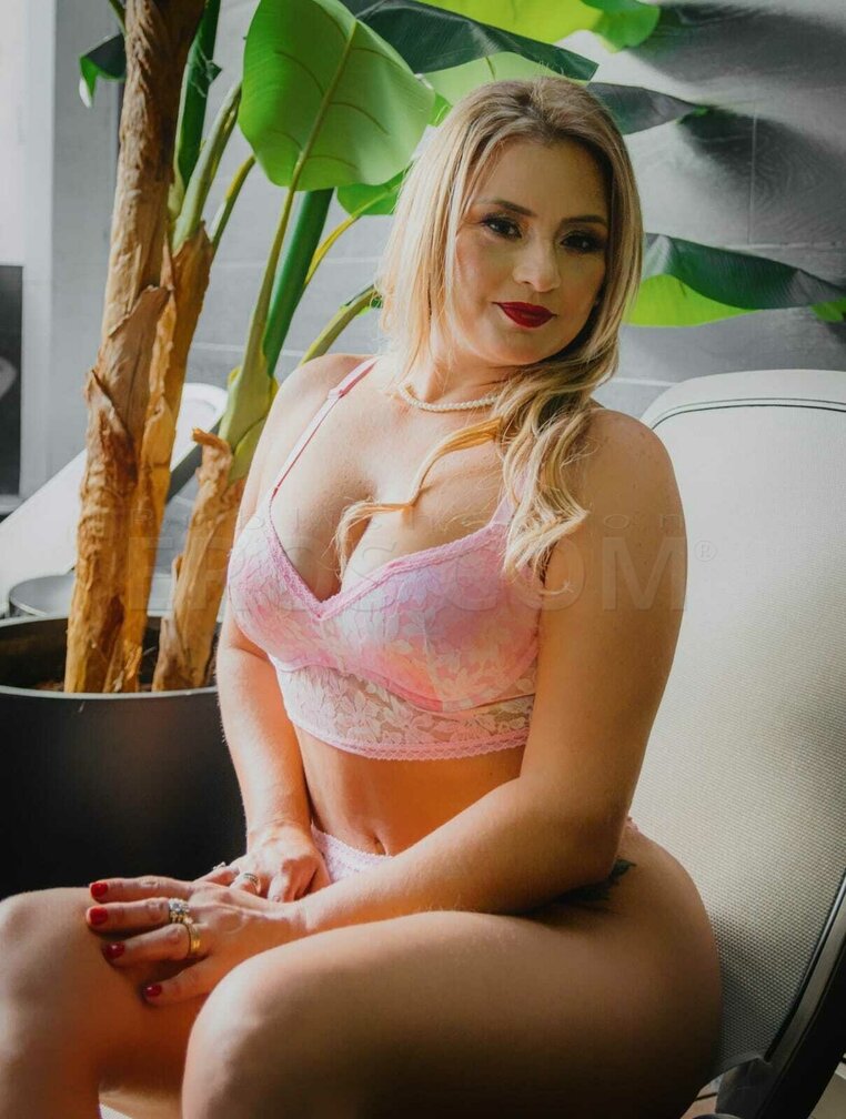 Raliegh Mature Woman Gabriela Luna