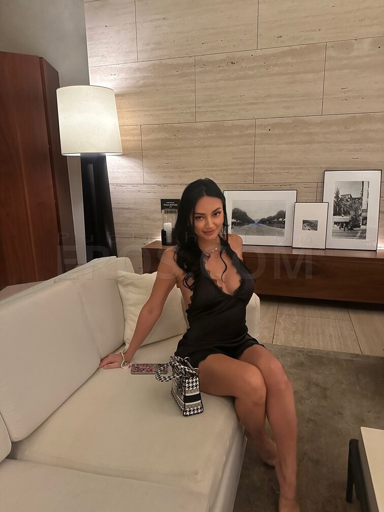 Andrea zhay