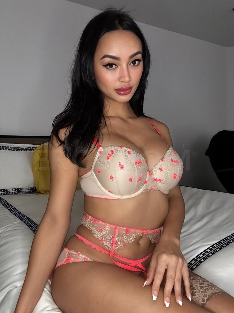 Andrea zhay