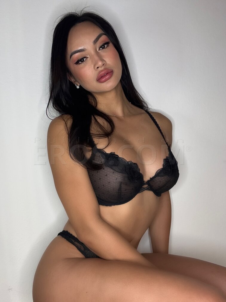 Andrea zhay