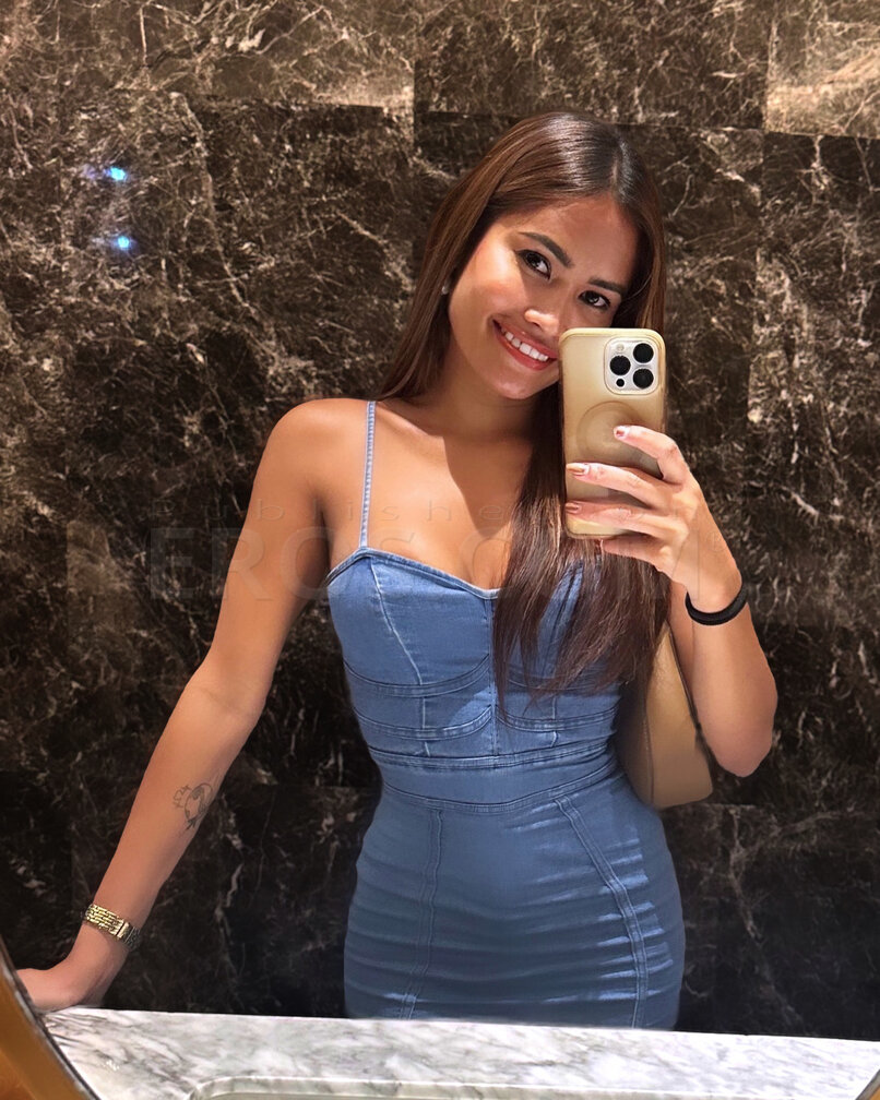 VIP Natural Asian petite Mia