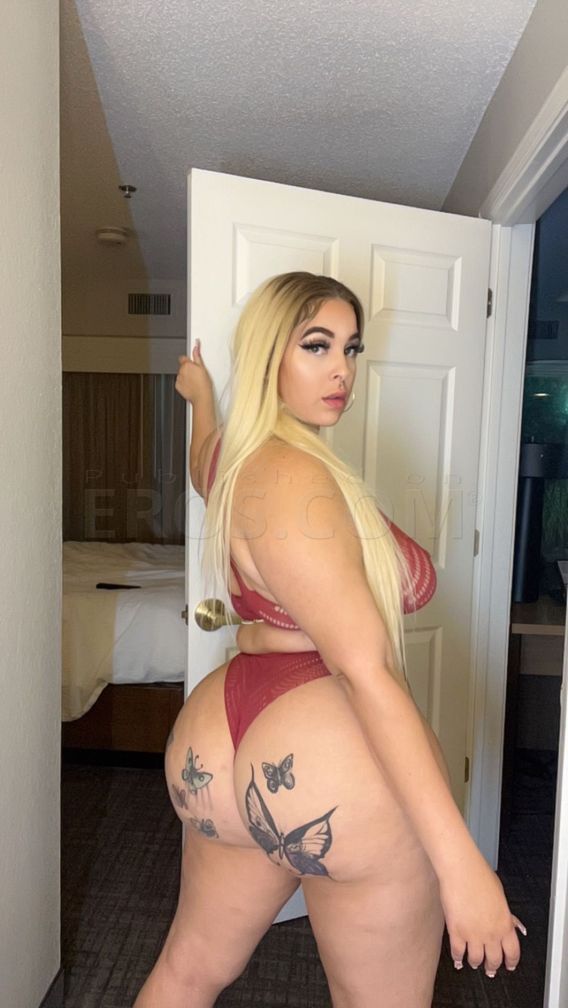 Voluptuous Vivica