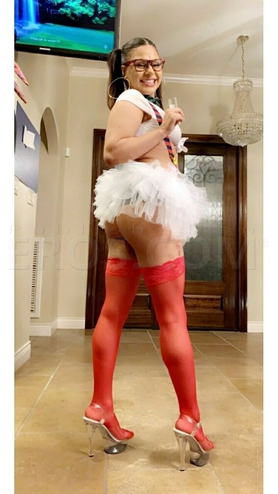 Lola kiss