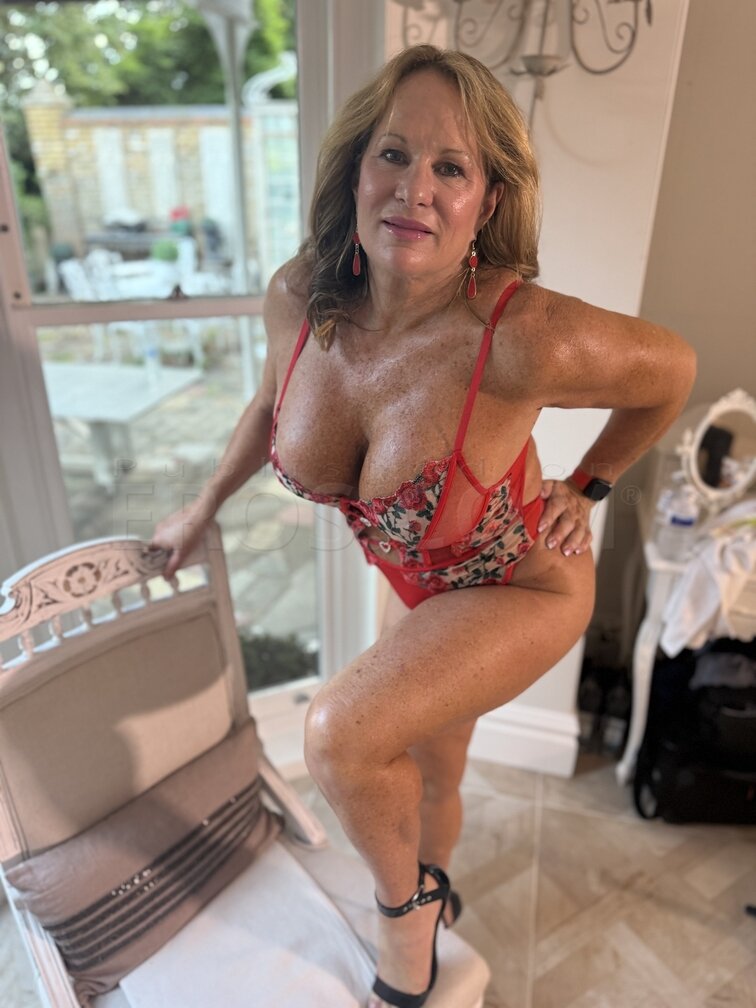 Lana Lee