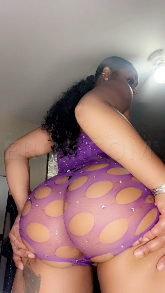 Curvy Caramela