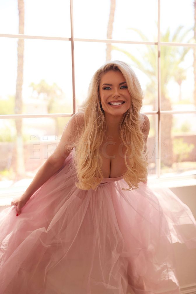 Katie Flowers Modeling