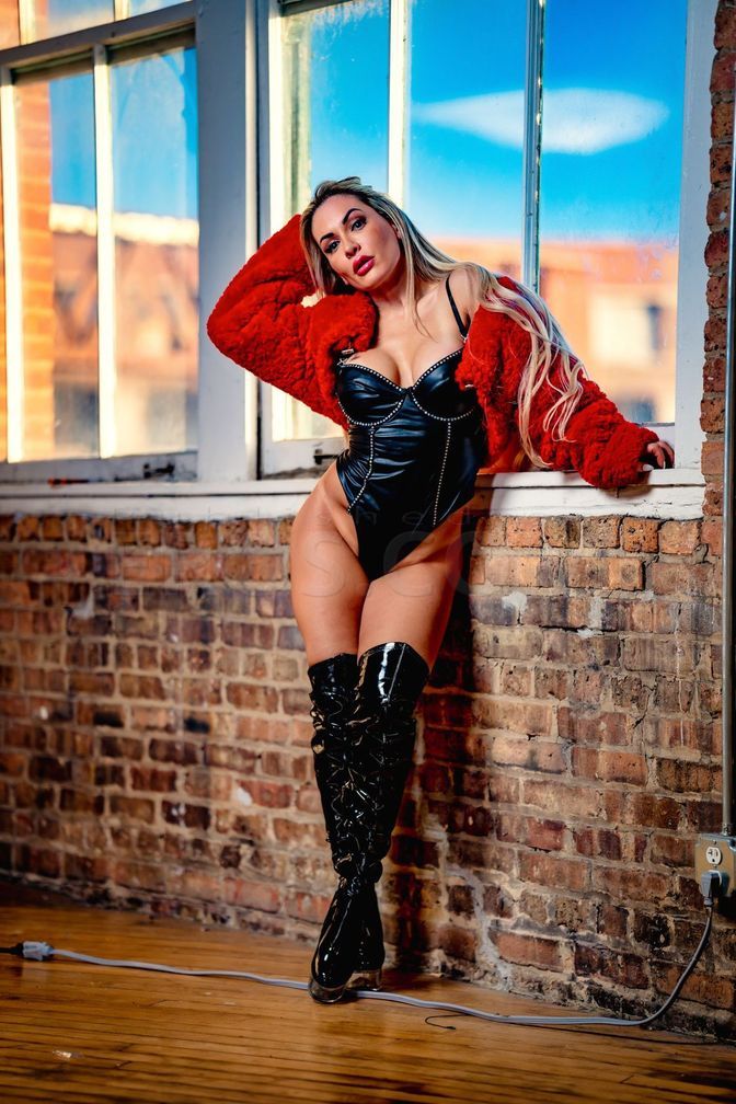 VIP Lara Brazilian Hot