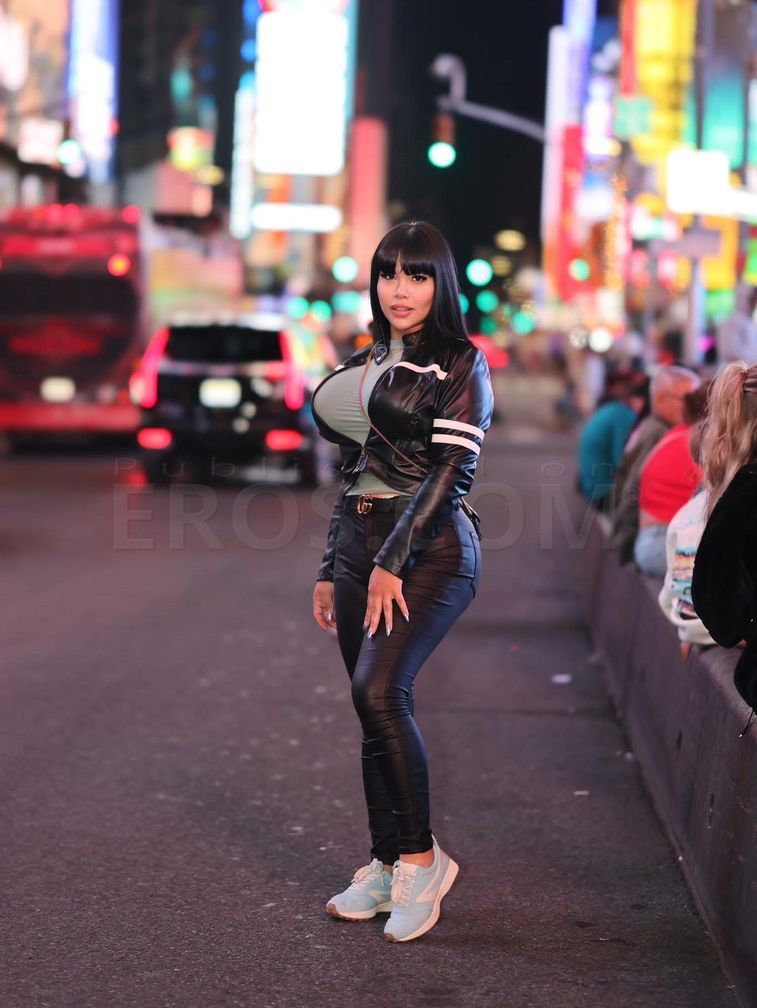 Hitomi