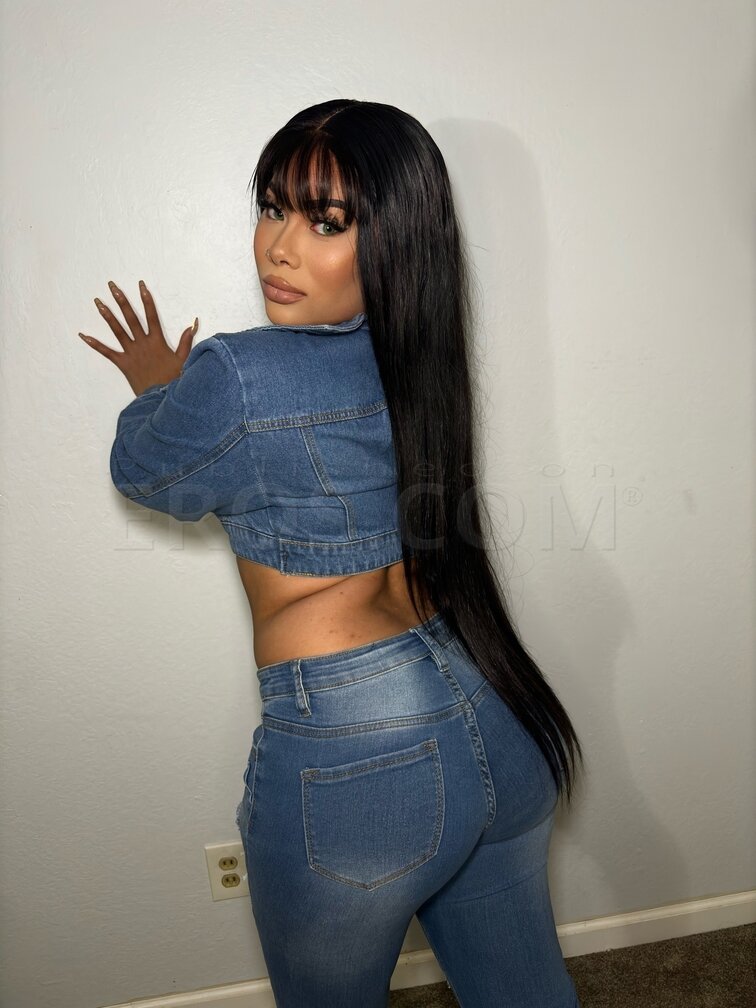 VIP Naomi