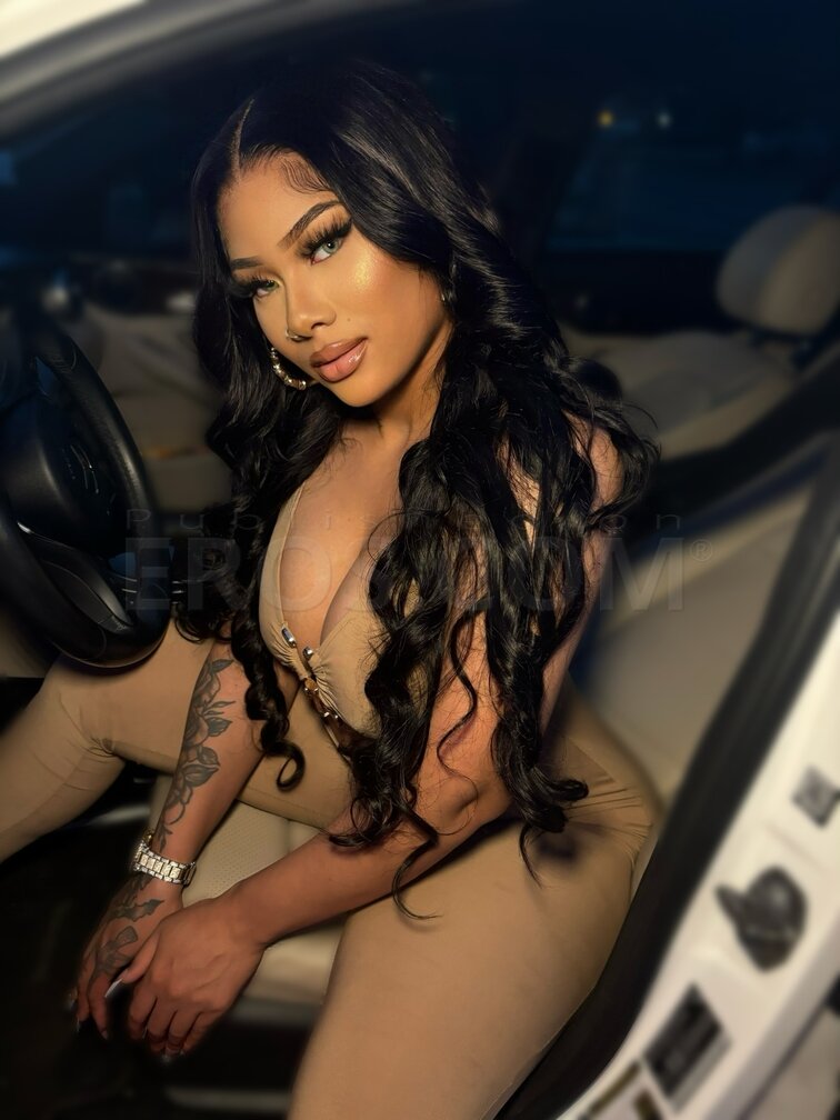 VIP Naomi